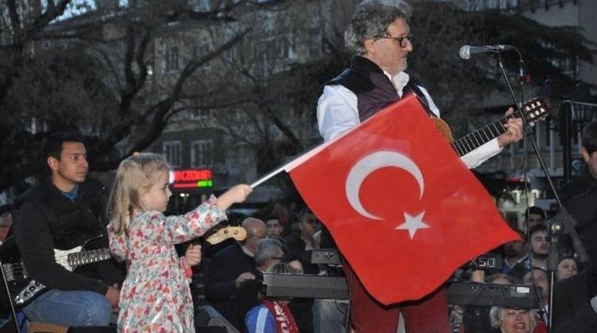 Grup G&uuml;ndoğarken Tekirdağ'da Konser Verdi