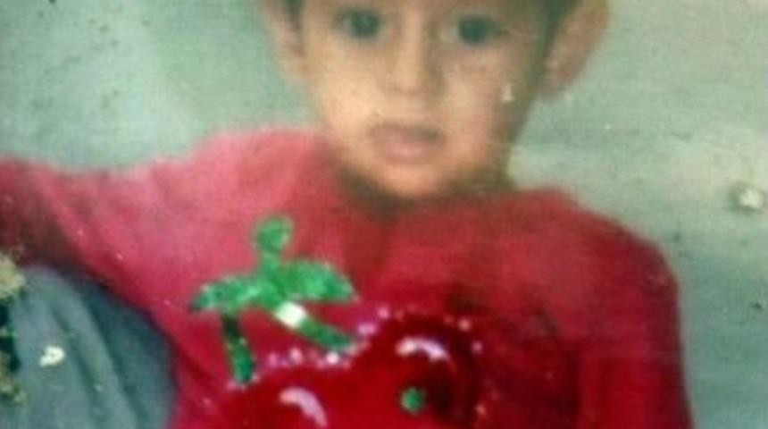 Evinin &Ouml;n&uuml;nde Oynayan &Ccedil;ocuğa &Ccedil;arpıp Ka&ccedil;tı