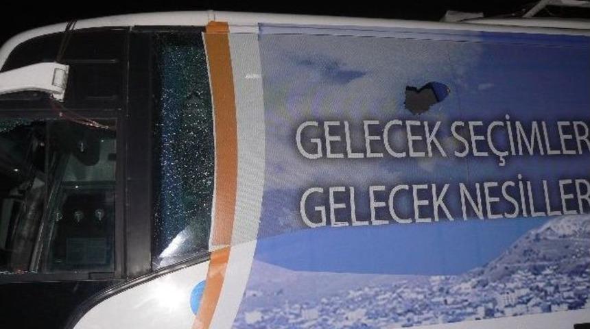 Boz&uuml;y&uuml;k&rsquo;te Ak Parti Otob&uuml;s&uuml;ne Saldırı