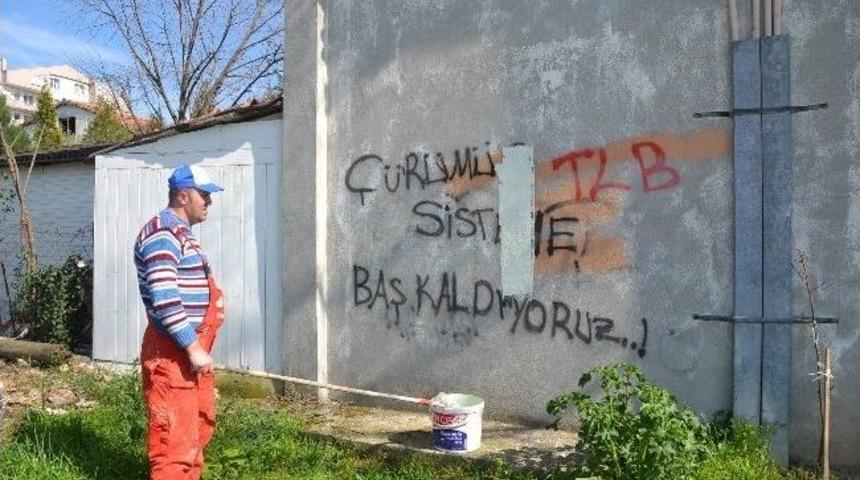 &Ccedil;orlu'da Duvarlara Yazılan Yazılar Boyanarak Kapatılıyor