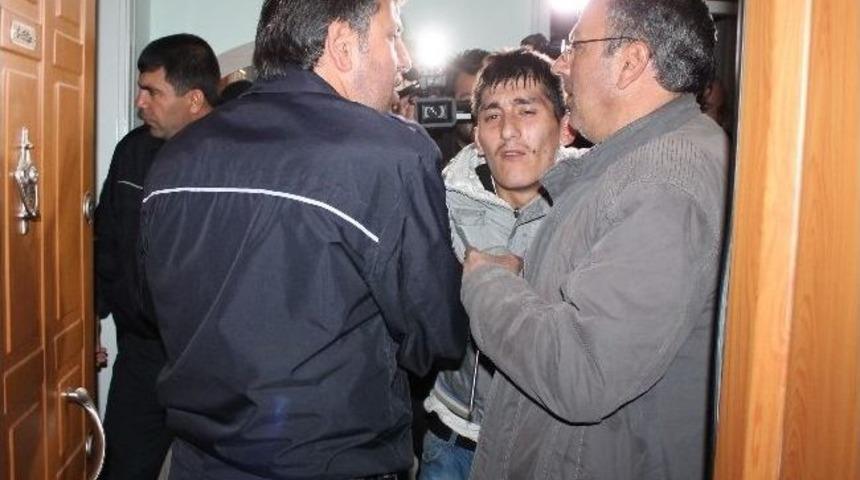 Hırsızlık Ş&uuml;phelisi, Kendisini Kilitlediği Evde Su&ccedil;&uuml;st&uuml; Yakalandı