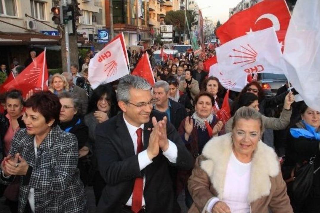 Karşıyaka'da &Uuml;nl&uuml;ler Ge&ccedil;idi