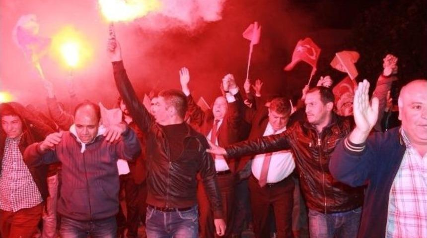 Pekg&uuml;zel, T&uuml;m Ekibindeki Emek Veren Yol Arkadaşlarına Teşekk&uuml;r Etti