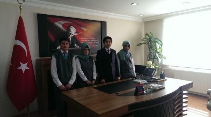 Karayazı Kaymakamı &Ouml;ğrenciler İle Projeler Hakkında R&ouml;portaj Yaptı