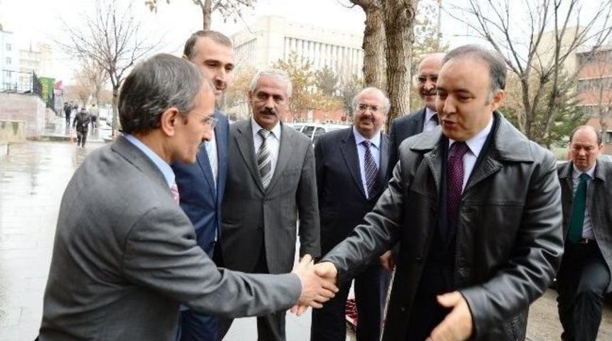 Erzurum Valisi Dr. Ahmet Altıparmak&rsquo;tan Tapu Ve Kadastro B&ouml;lge M&uuml;d&uuml;rl&uuml;ğ&uuml;&rsquo;ne Ziyaret