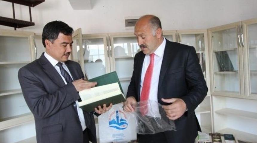 Bayburt Belediyesi'nden Okullara Mescit Malzemesi&hellip;