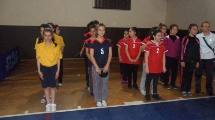 Edirne'deki Ortaokullar B&ouml;lge Birinciliği İ&ccedil;in Ter D&ouml;kecek