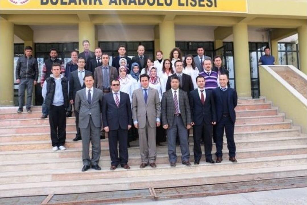 Bulanık'ta Tablet Dağıttı