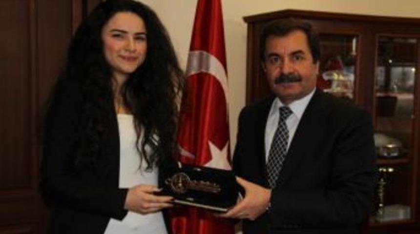 Ayşin Barut'a Mansiyon &Ouml;d&uuml;l&uuml;