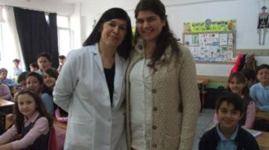 &Ouml;ğrencisi Doktor Oldu, Elini &Ouml;pmeye Geldi