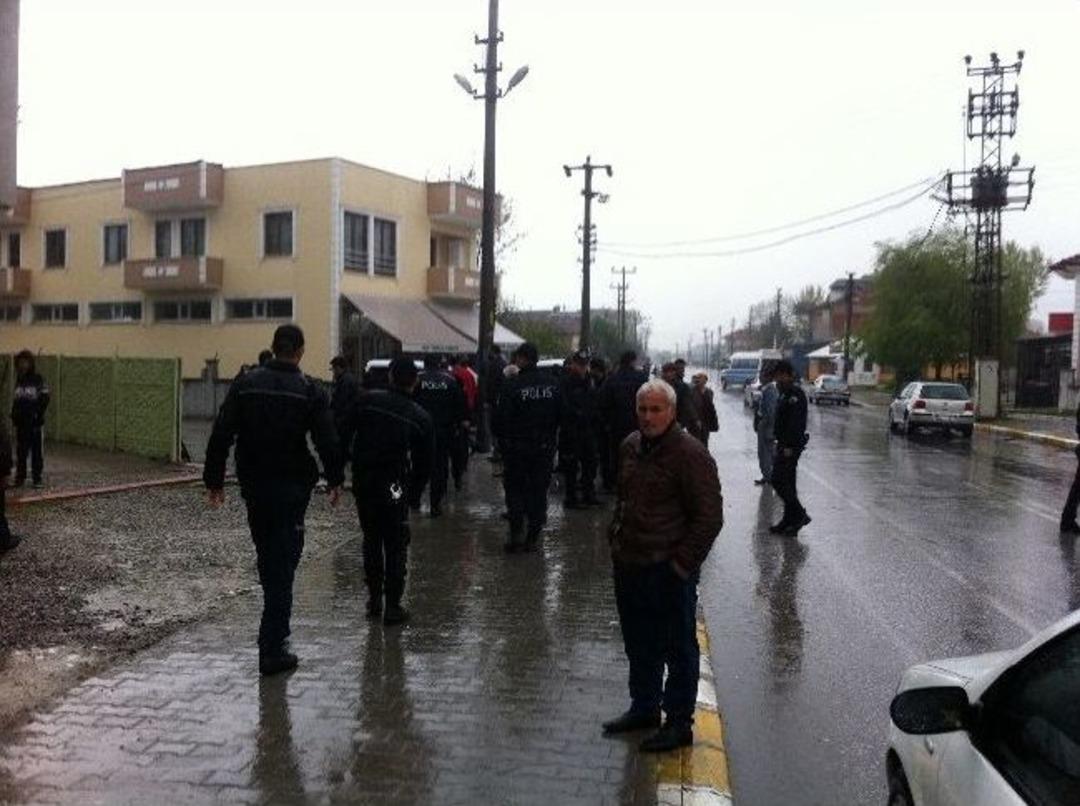 Sakarya'da Bı&ccedil;aklı Kavga: 5 Yaralı