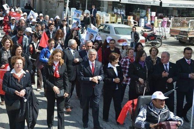 Chp’ye Coşkulu Kalabalık