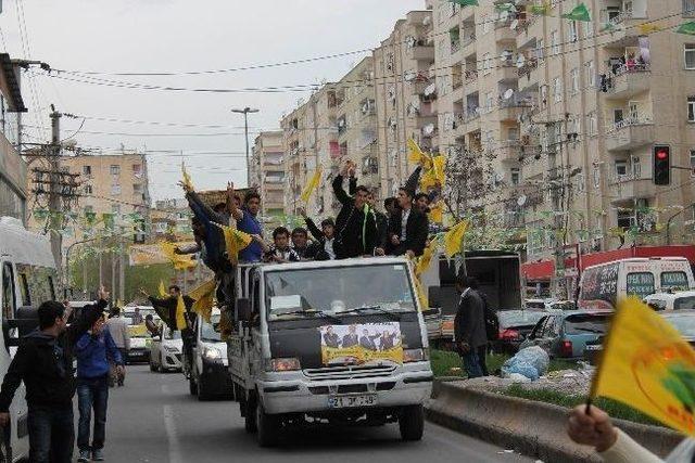 Bdp’liler Diyarbakır’da Şehir Turu Attı