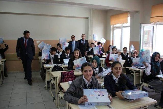 Oltu Anadolu Öğretmen Lisesi Öğrencileri ‘akıllı Tahta Ve Tabletlerine’ Kavuştu