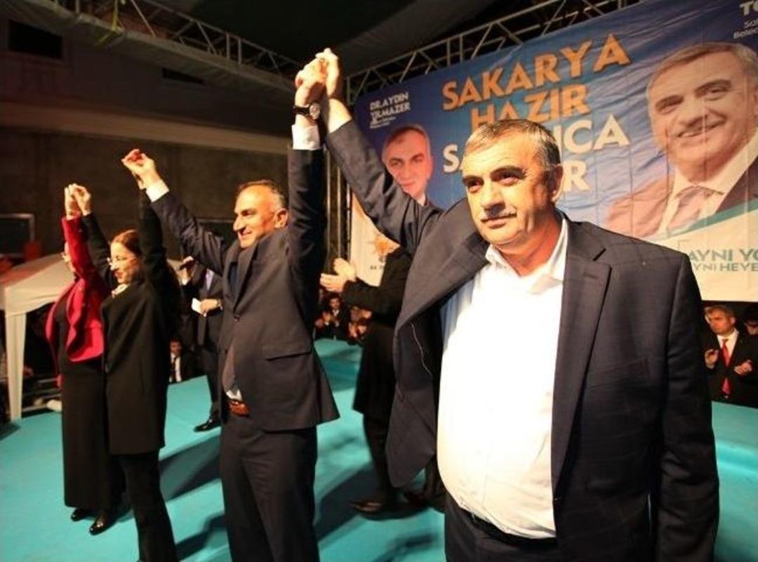 Başkan To&ccedil;oğlu, Sapanca Mitinginde Coşkulu Kalabalığa Hitap Etti