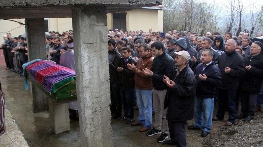 İntihar Eden Gen&ccedil; Anne Toprağa Verildi