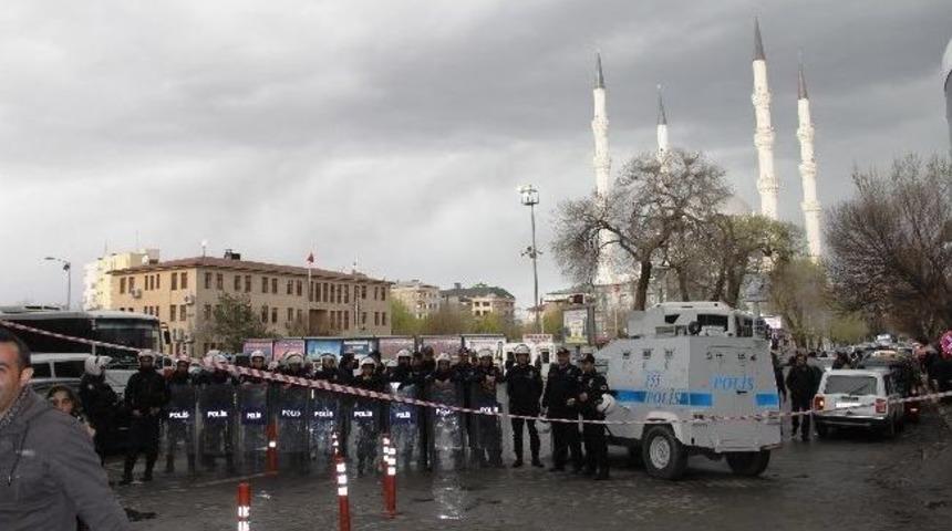 Ak Parti Se&ccedil;im Konvoyunda Gerginlik