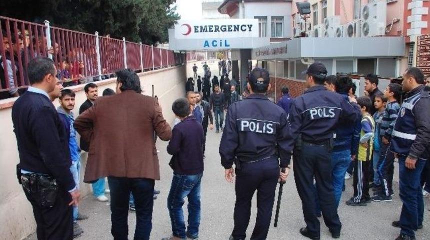 Adıyaman'da Bı&ccedil;aklı Kavga: 1'i Ağır 2 Yaralı