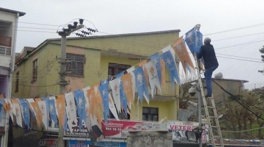 Kulp'ta Se&ccedil;im Afişleri İndirildi