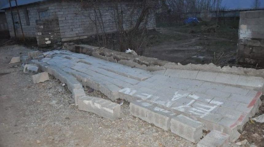 Patnos&rsquo;ta Fırtına: 1 &Ouml;l&uuml;, 1 Yaralı