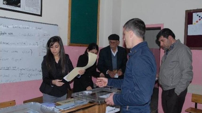 Diyarbakır&rsquo;da Oy Verme İşlemi Başladı