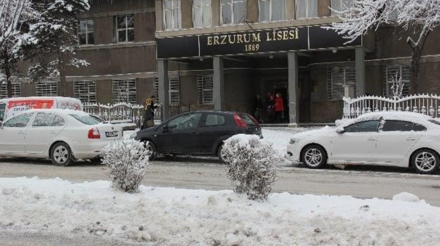 Doğu&rsquo;da Vatandaşlar Oy Kullanmaya Başladı