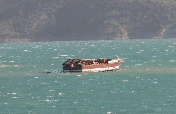 Adana'da Fırtına Hayatı Olumsuz Etkiledi G2