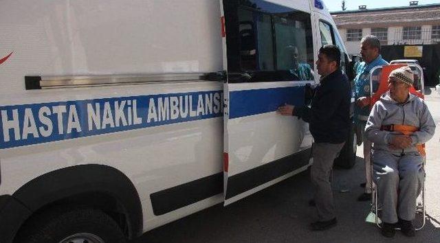 Hasta Nakil Ambulansıyla Oy Kullanmaya Geldiler