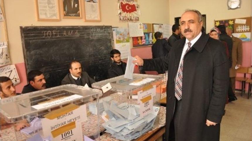 Ağrı Belediye Başkan Adayları Oylarını Kullandı