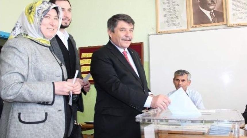 Ak Parti Manisa B&uuml;y&uuml;kşehir Belediye Başkan Adayı Tanrıverdi Oyunu Kullandı