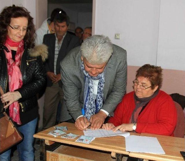 Muhittin Dalgıç Erkenden Sandık Başındaydı