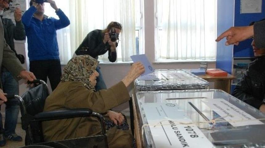 101 Yaşında Oy Kullandı