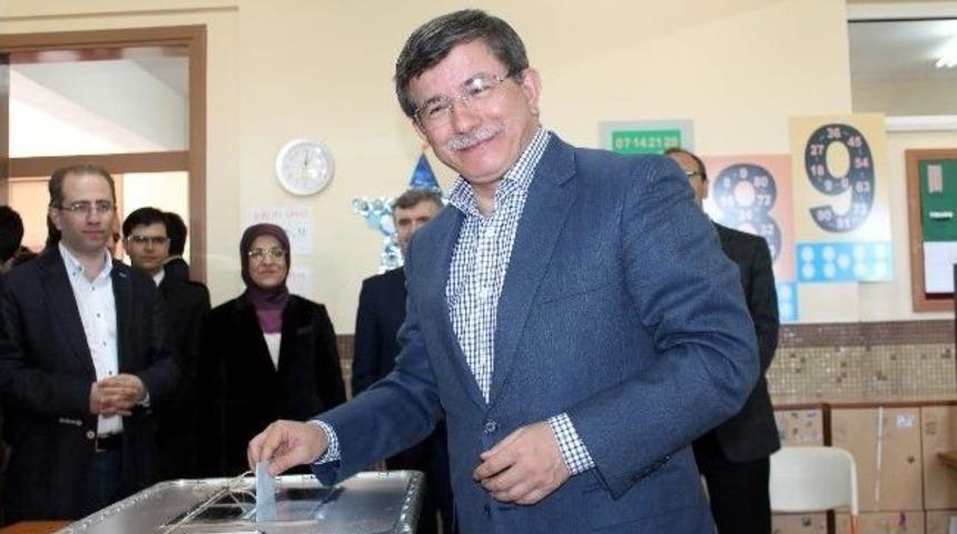Dışişleri Bakanı Davutoğlu Oyunu Konya&rsquo;da Kullandı