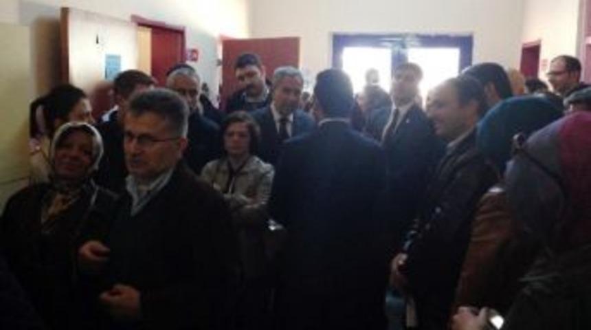 Başbakan Yardımcısı Arın&ccedil;, Oyunu Yenimahalle Sofuoğlu İlk&ouml;ğretim Okulu&rsquo;nda Kullandı