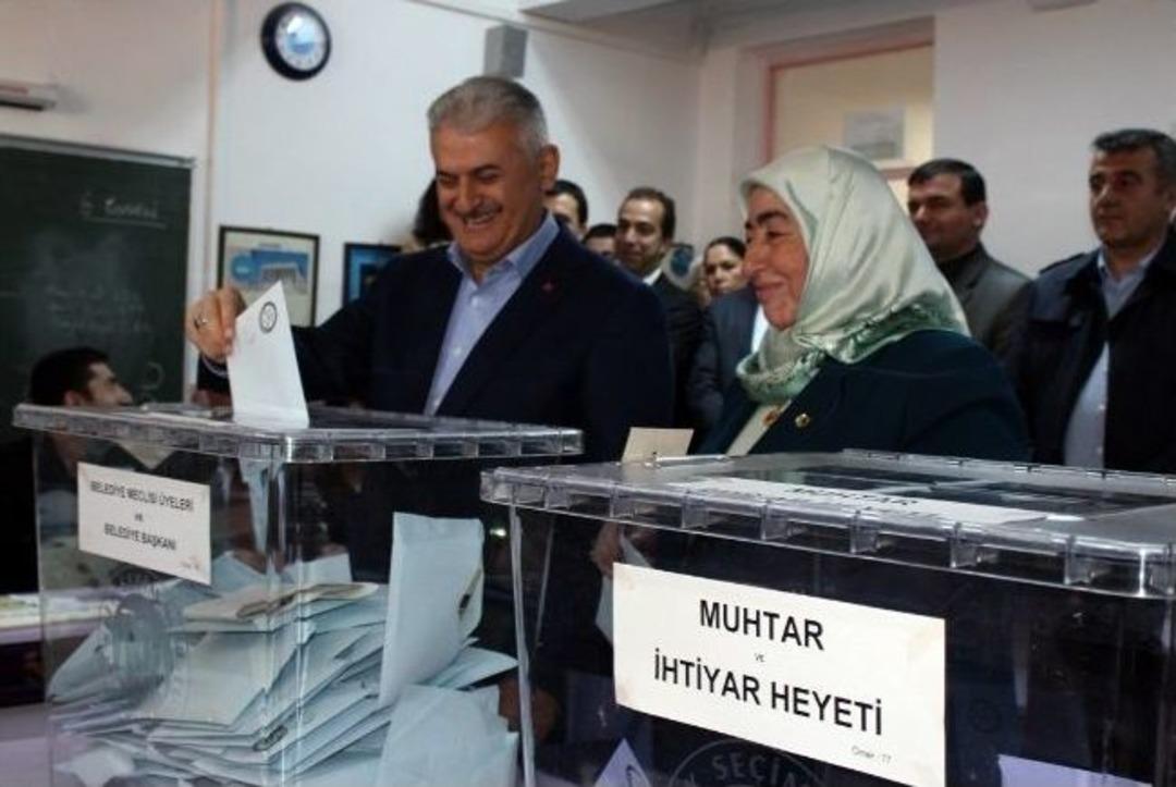 Binali Yıldırım 1415 Numaralı Sandıkta Oy Kullandı