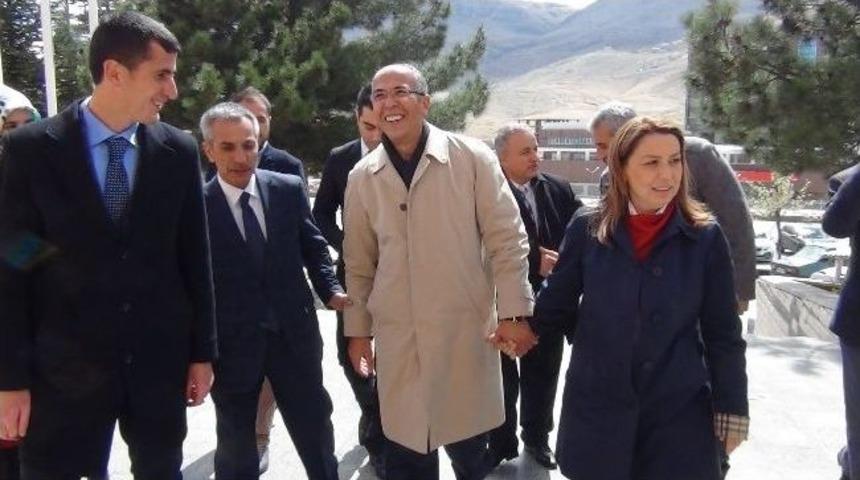 Ak Parti Milletvekili &Ccedil;alık Oyunu Kullandı