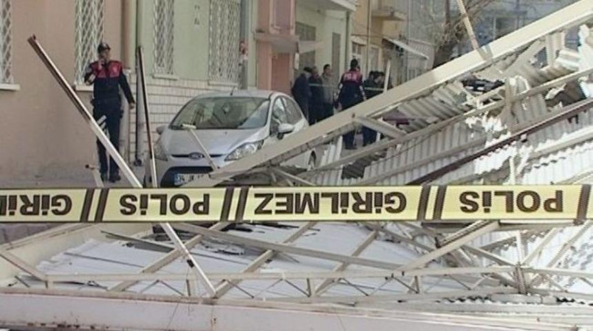 Malatya'da &Ccedil;atı U&ccedil;tu: 4 Yaralı