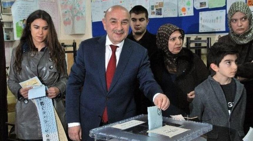 Turgut Altınok Oyunu Kullandı