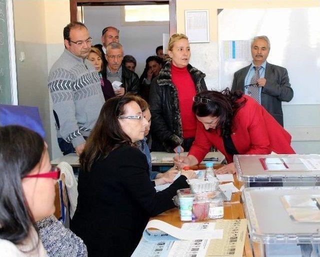 Başkan Adayı Edizgil Oyunu Kullandı