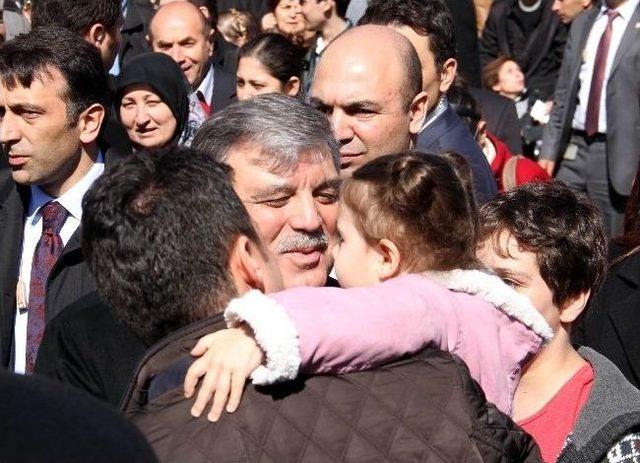 Cumhurbaşkanı Abdullah Gül Ve Eşi Hayrünnisa Gül, Oylarını Çankaya İlköğretim Okulu'nda Kullandı