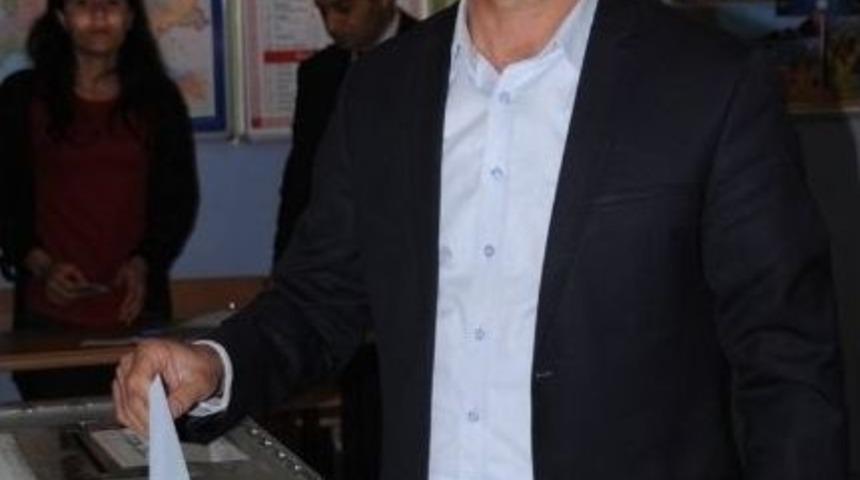 Hdp Milletvekili Sarıyıldız, Cizre'de Oyunu Kullandı