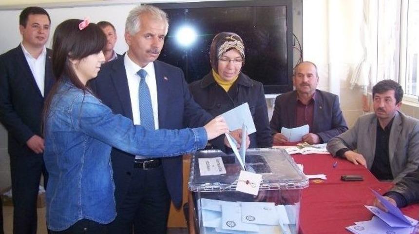 Ak Parti Adayı Akdeniz, Oyunu Kullandı