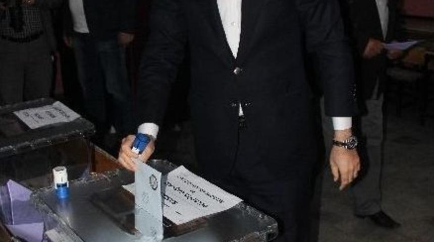 Bakan &Ccedil;elik Mezun Olduğu İlkokulda Oy Kullandı