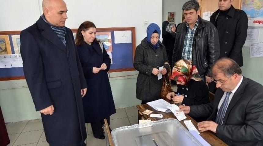 Korkut, Eşiyle Birlikte Oyunu Kullandı