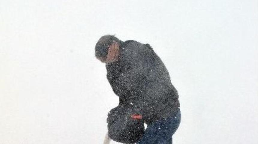 Kostan Dağı Ge&ccedil;it Vermiyor