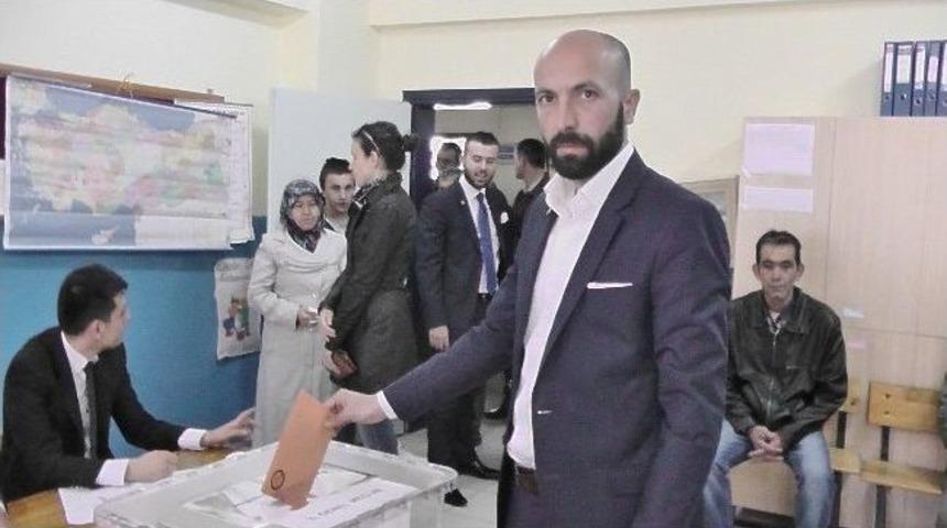 Bilecik'te Belediye Başkan Adayları Oylarını Kullandı