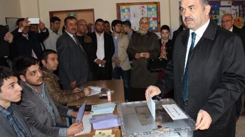 Ak Parti Kocasinan Belediye Başkan Adayı &Ccedil;elik, Oyunu Kullandı