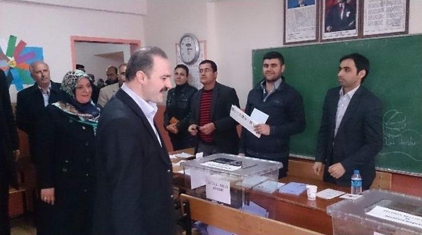 Ak Partili &Ouml;zg&ouml;k&ccedil;e Oyunu Kullandı