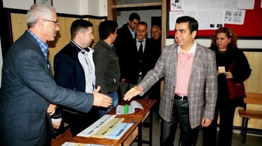 Vali Orhan D&uuml;zg&uuml;n Ve İşe G&uuml;l D&uuml;zg&uuml;n Oy Kullandı