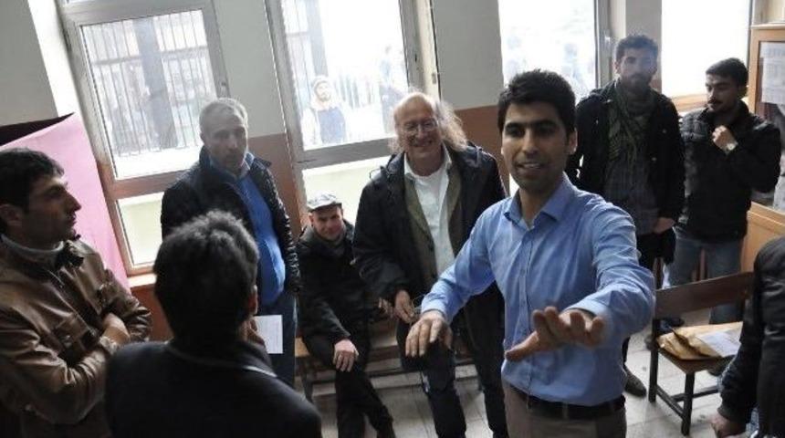 Alman G&ouml;zlemcilerden Basına Engel